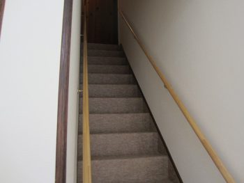 M様　玄関廊下　壁・床張替え／階段　絨毯張替え