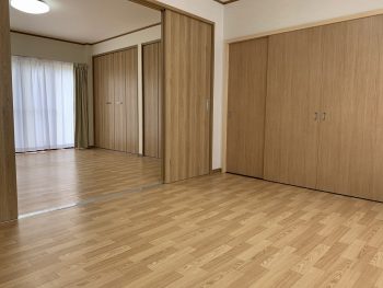 間仕切り戸を開ければ広々とした一部屋に