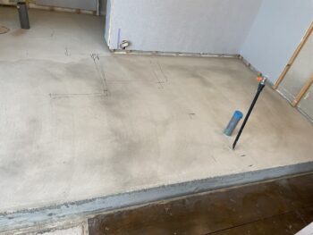 トイレ　床下は白蟻がいたため駆除後、コンクリートを増し打ちしました