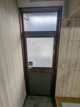 以前の勝手口ドア