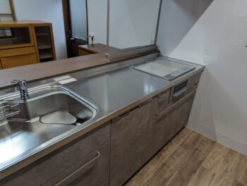 キッチンはクリナップのステディアです。